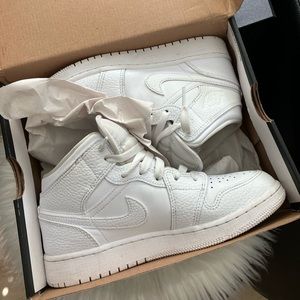 Nike Air Jordan 1 mid triple white 5y Women 6.5